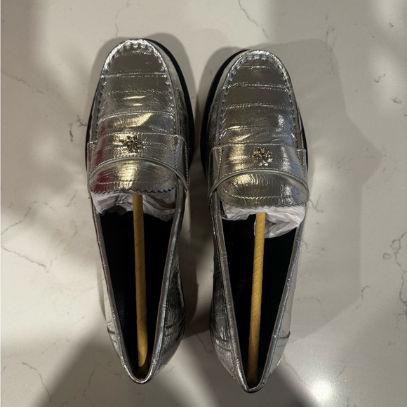 Tory Burch Women’s Metallic Silver Loafers - Picture 4 of 6